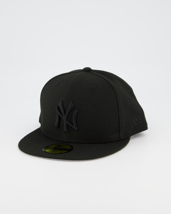 New York Yankees 59FIFTY Fitted Cap - Black on Black