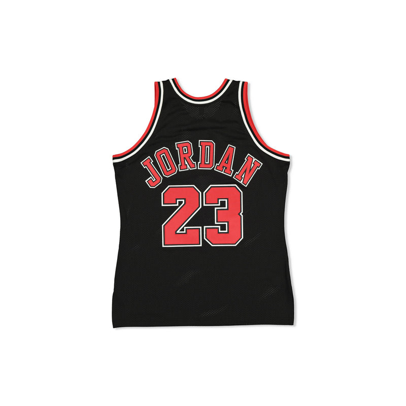 AUTHENTIC NBA SWINGMAN JERSEY CHICAGO BULLS MICHAEL JORDAN 23 '97-98  BLACK